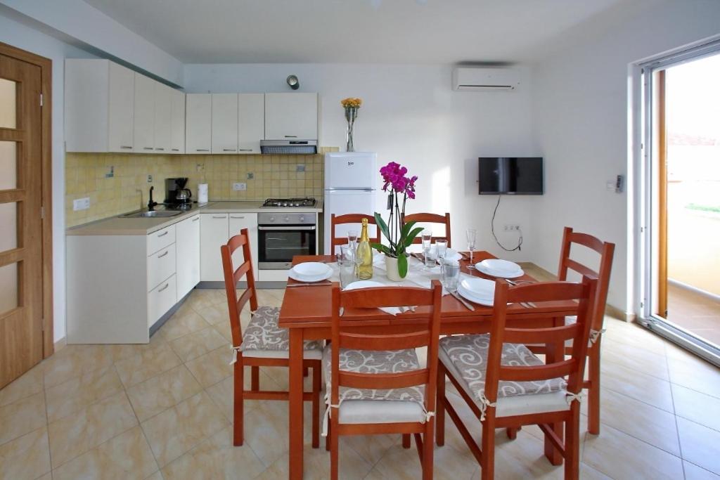 Apartments With A Parking Space Sukosan, Zadar - 16641 Exterior photo